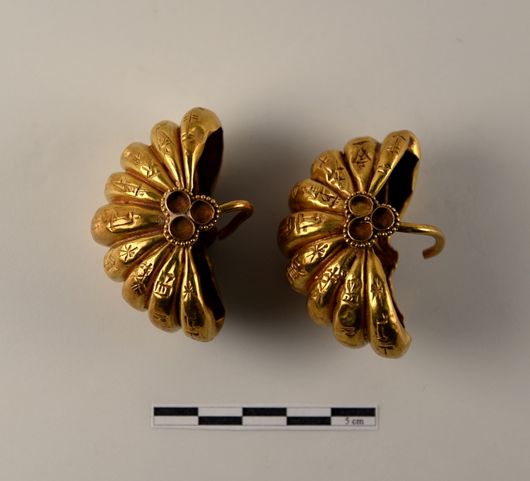 Side View, Gold Earrings, Ur III